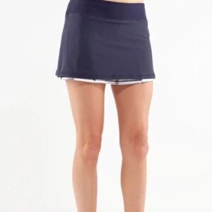 Lululemon Navy Chase Me Skirt size 4 VGUC
